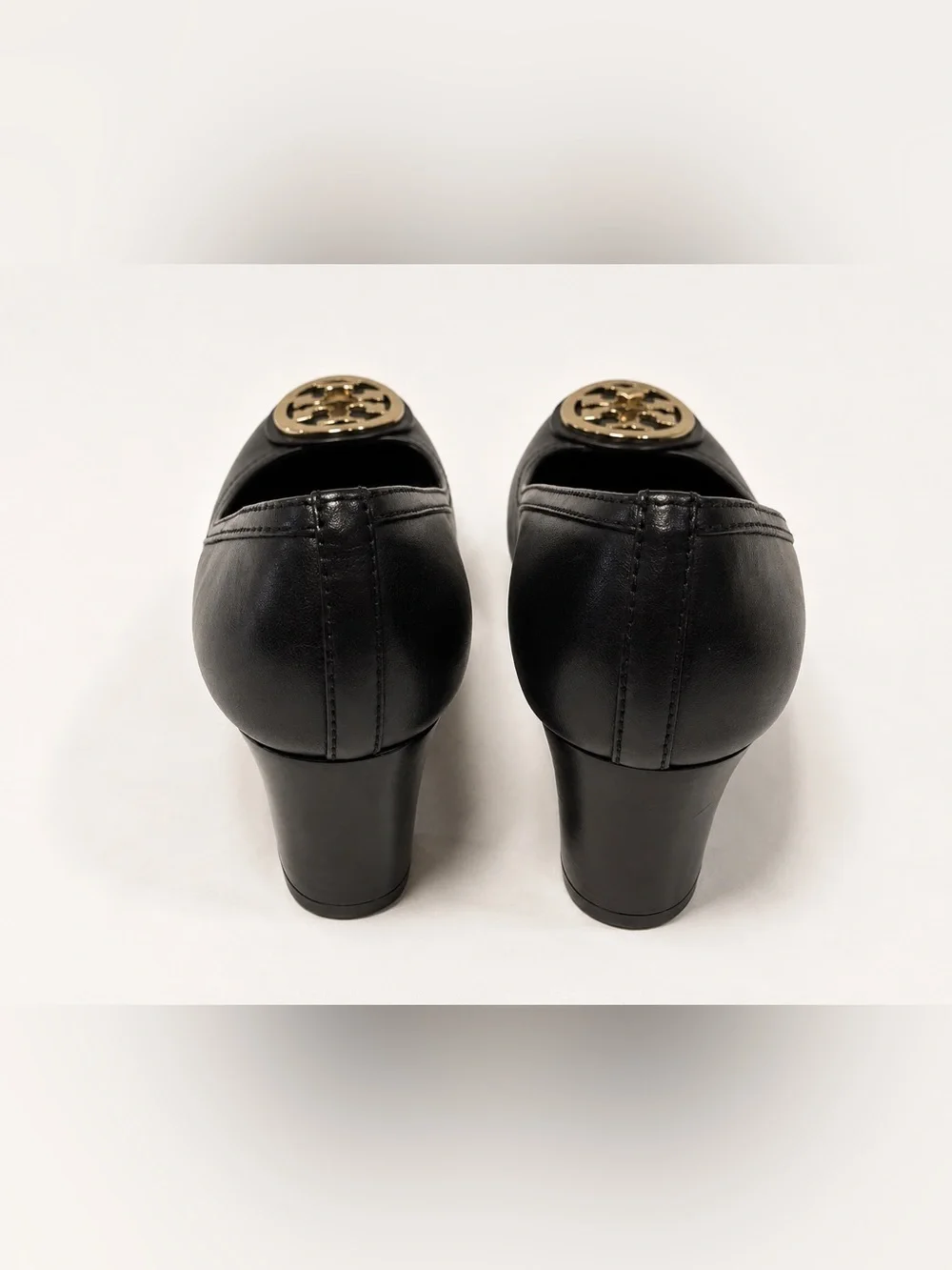 Tory Burch Black Leather Pumps Heels Gold Logo Medallion Women’s Size 9M
